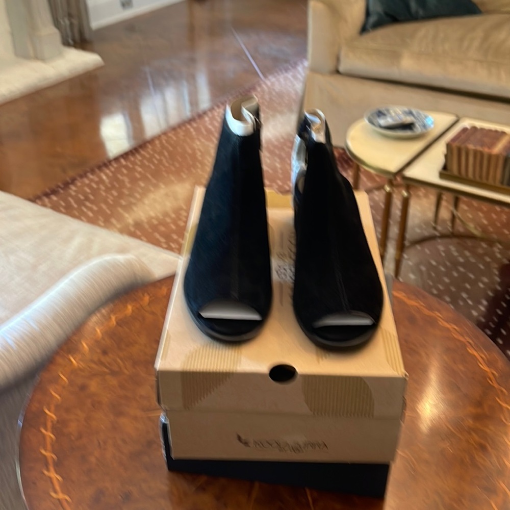 Kookaburra by Ugg shoes